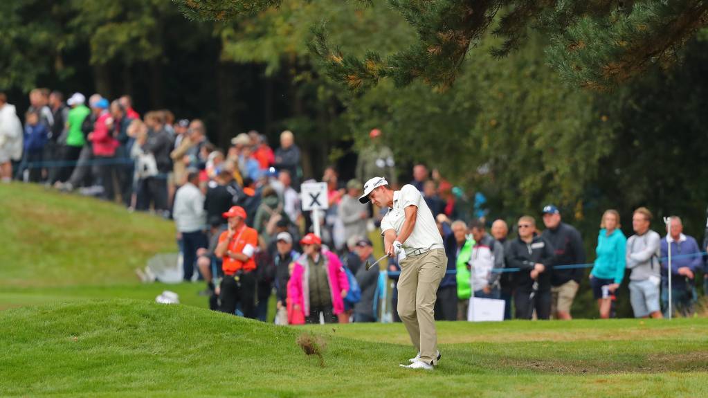 A crowd watches Andrew Putnam play a shot at the BMW PGA Championship
