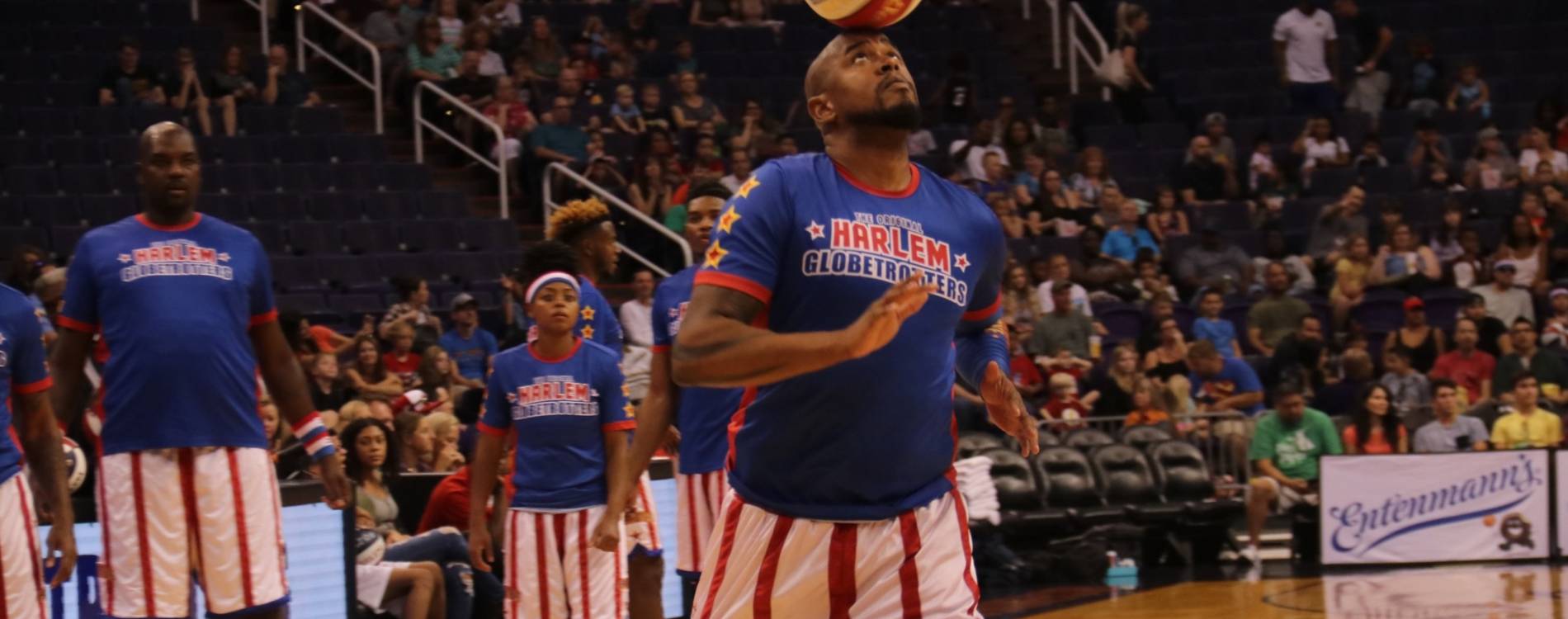 A Globetrotter shows off for the crowd