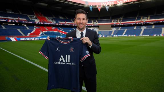 A Right Royal Messi: Argentinian Legend Unveiled at Parc des Princes