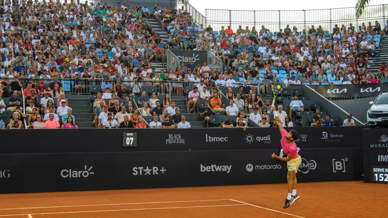 A singles match at the Rio Open