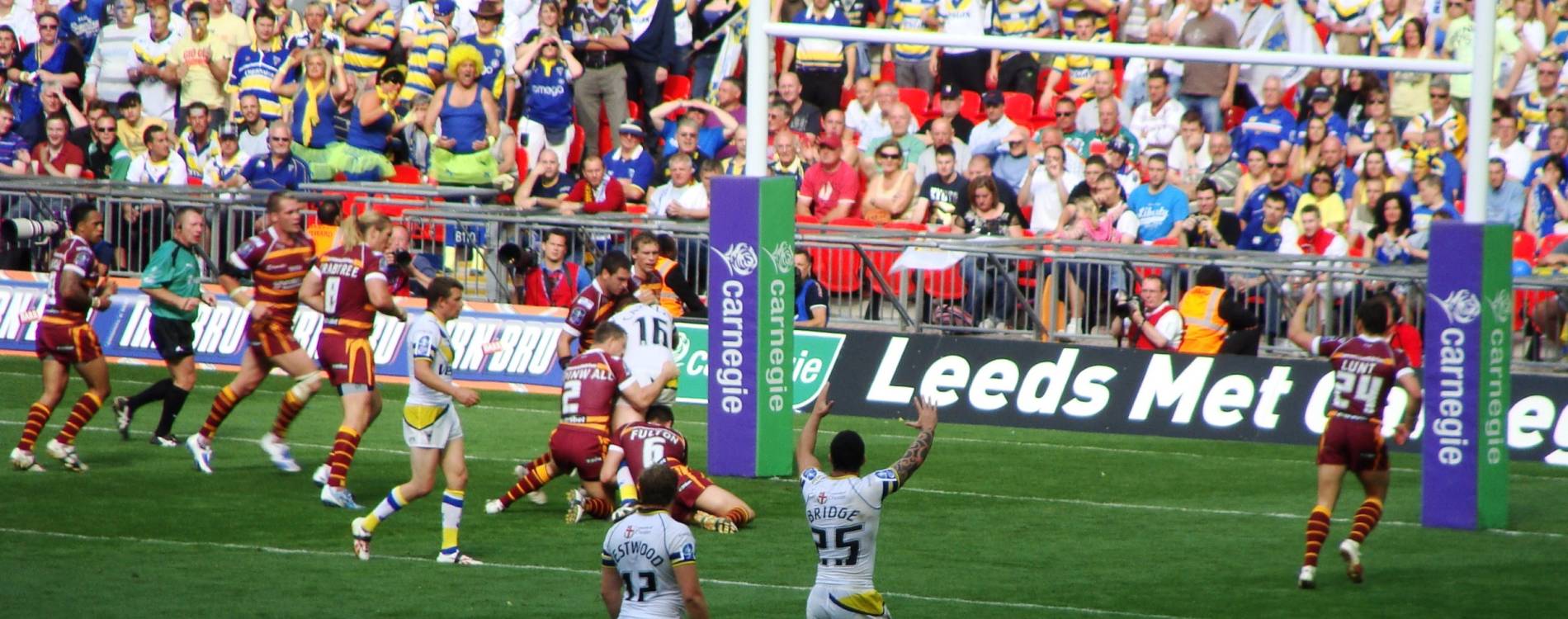A Super League match between Leeds Rhinos and Warrington Wolves