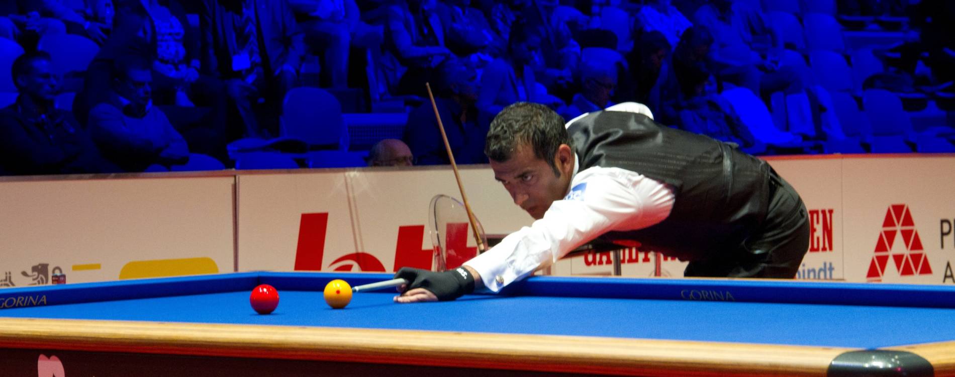 A view of the action at the 3-cushion World Championship