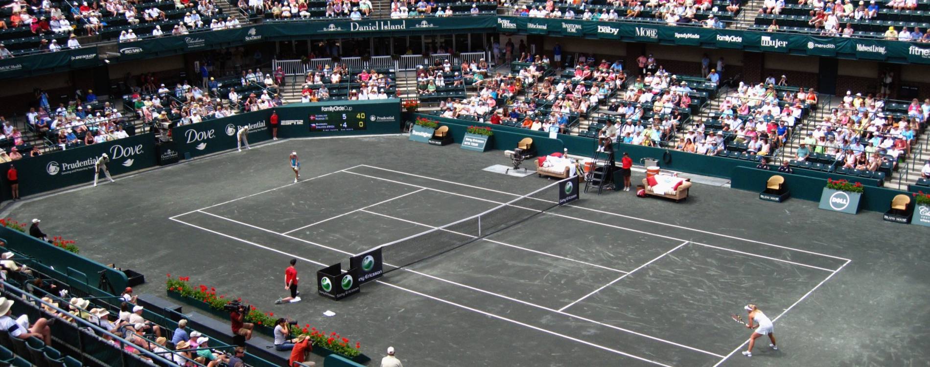 A women's singles match at the Charleston Open