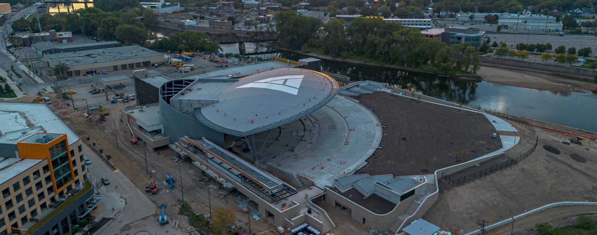 Acrisure Amphitheater