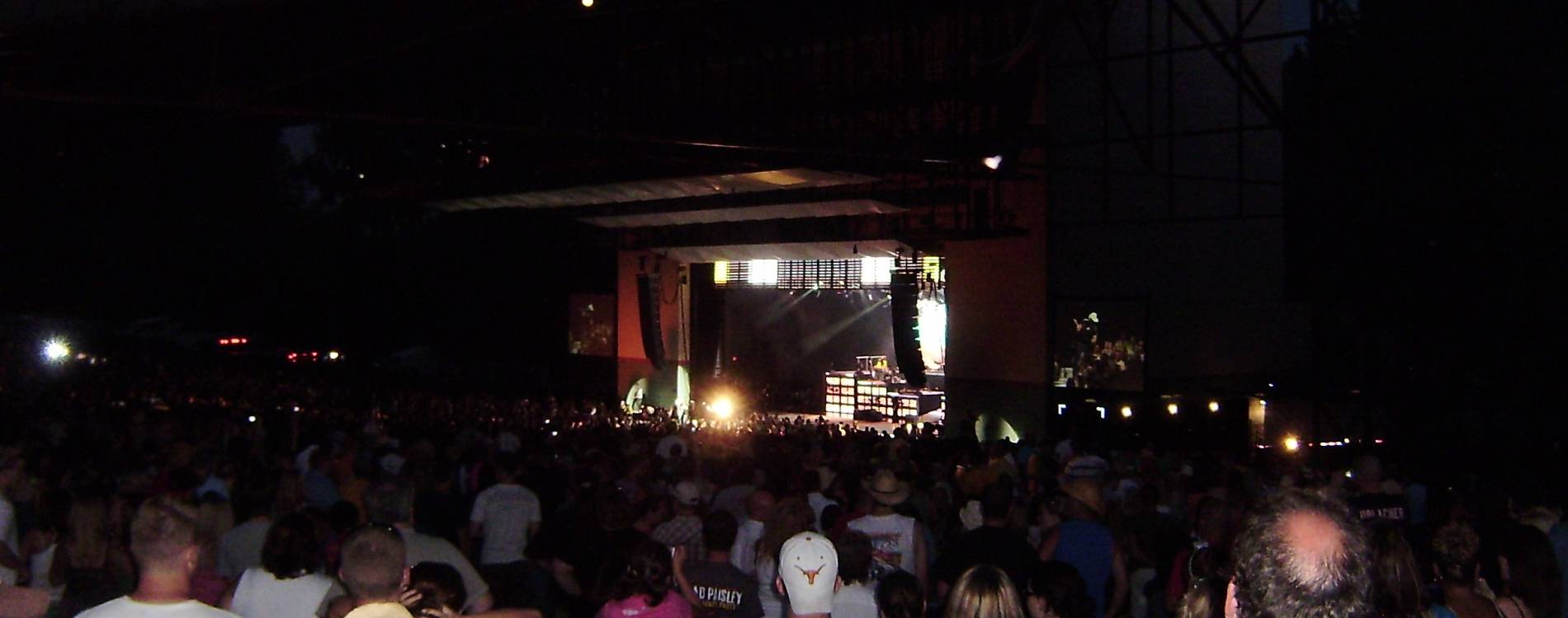 Brad Paisley at Riverbend Music Center