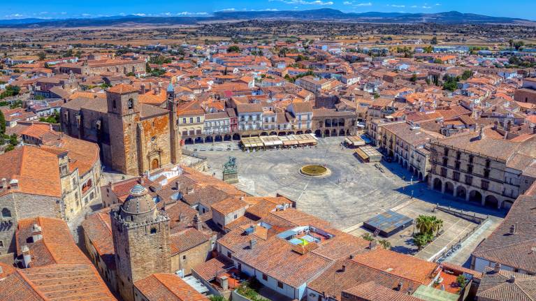 Cáceres‎