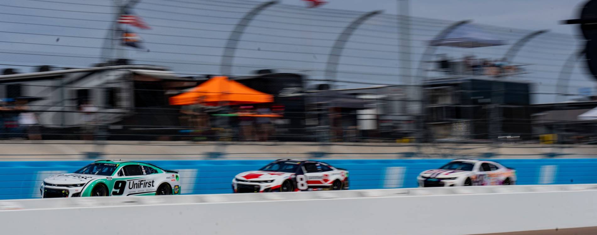 Cars compete in the Ruoff Mortgage 500