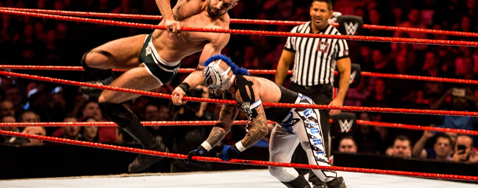 Cesaro battles Rey Mysterio on Monday Night Raw
