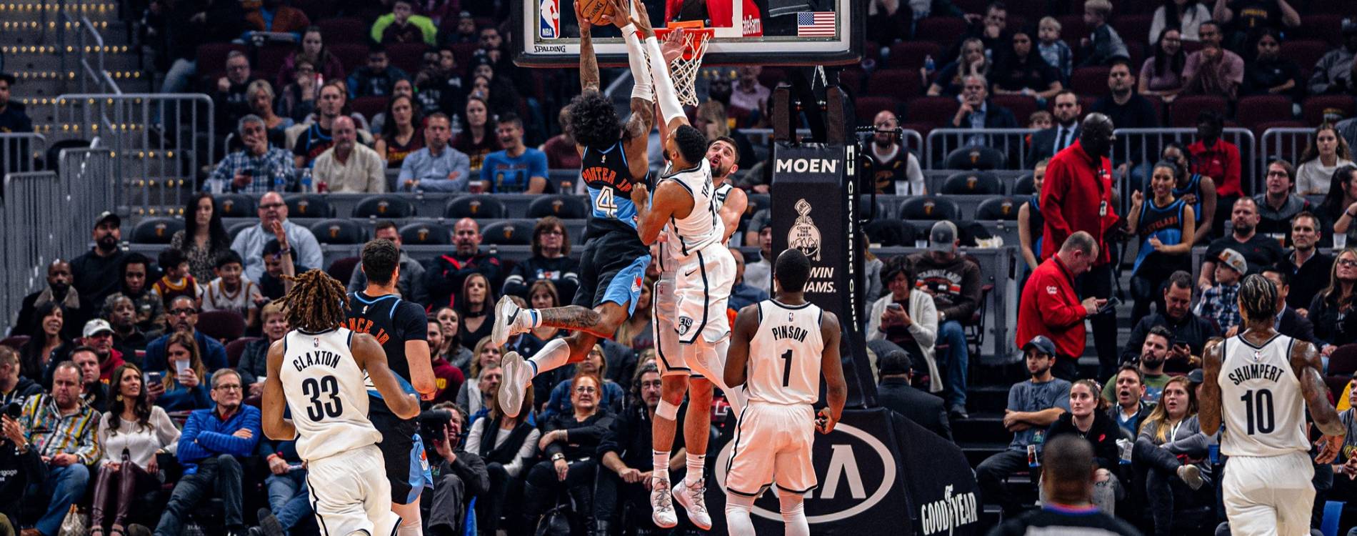 Cleveland Cavaliers play the Brooklyn Nets