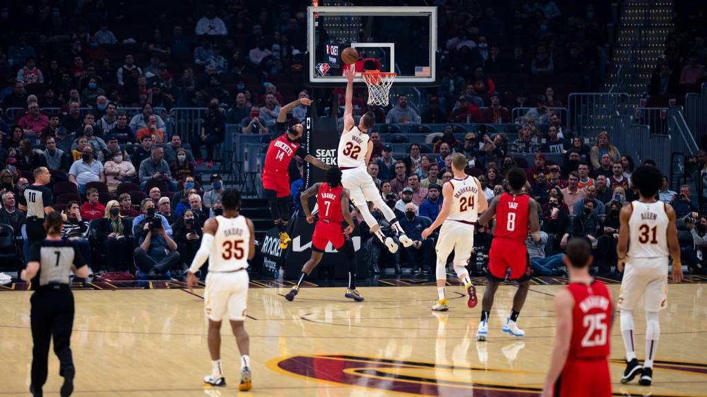 Cleveland Cavaliers play the Houston Rockets