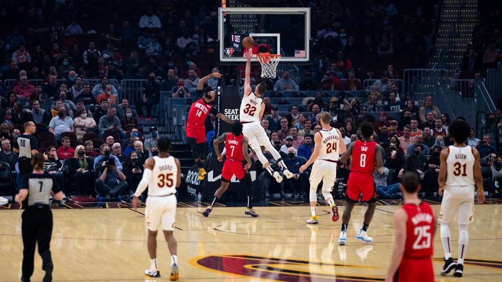 Cleveland Cavaliers take on the Houston Rockets