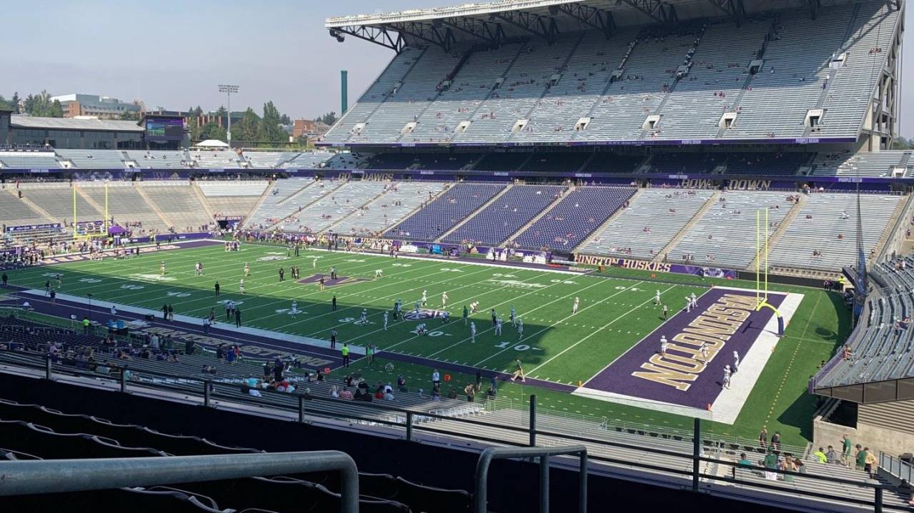 Club Husky (Sections 201-214) Washington Huskies Football vs