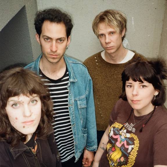DC Presents: Dead Finks (Berlin) / Fashion Tips / Tradwife