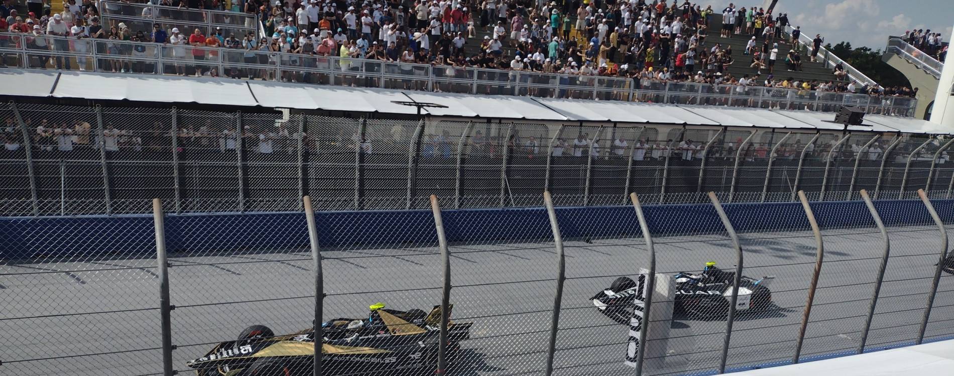 Drivers race in electric vehicles at the São Paulo E-Prix