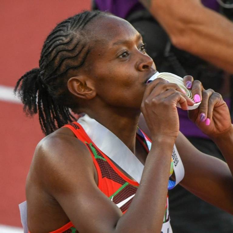 Faith Kipyegon kisses her medal