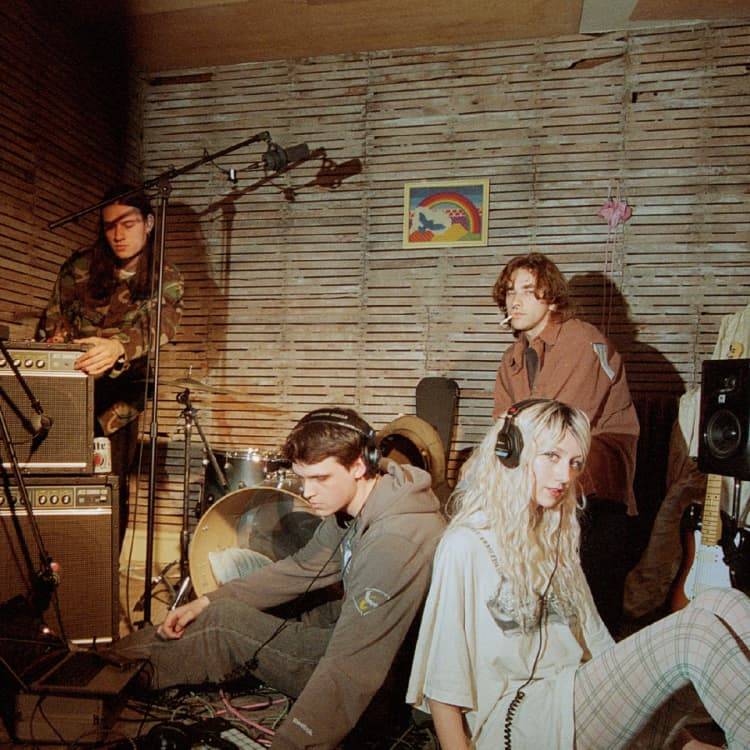 FEEBLE LITTLE HORSE en El Sol, Madrid 2026