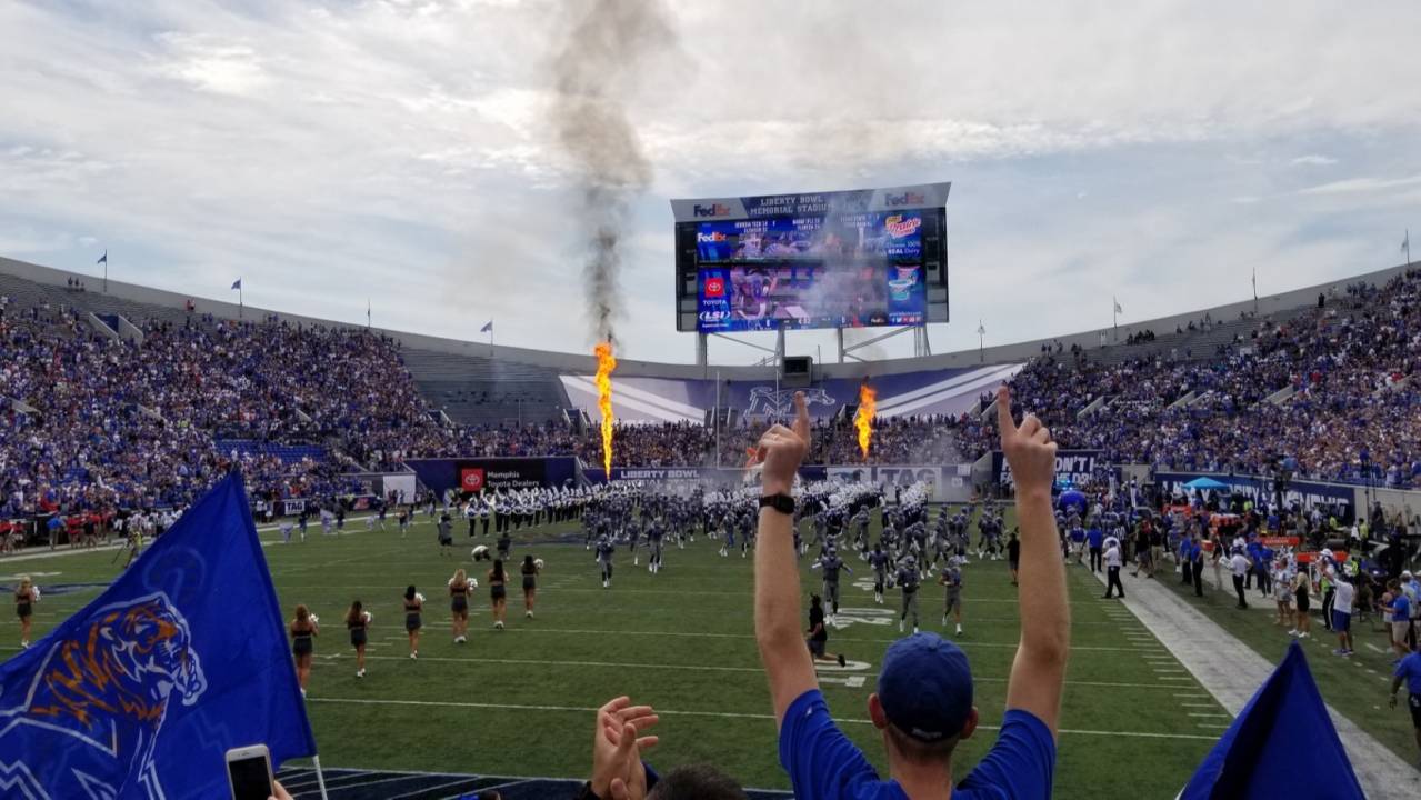 Field Level Week 2 Memphis Showboats vs San Antonio Brahmas 6 Apr