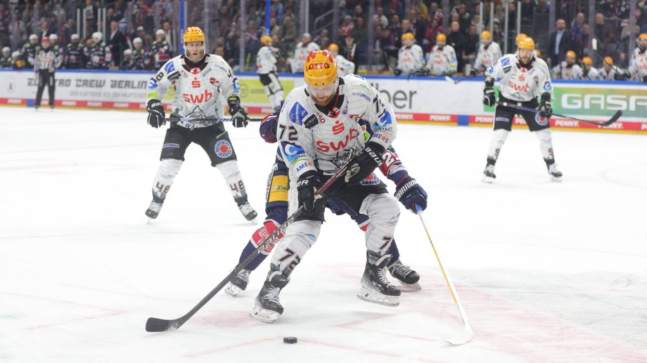 Fischtown Pinguins playing Eisbären Berlin