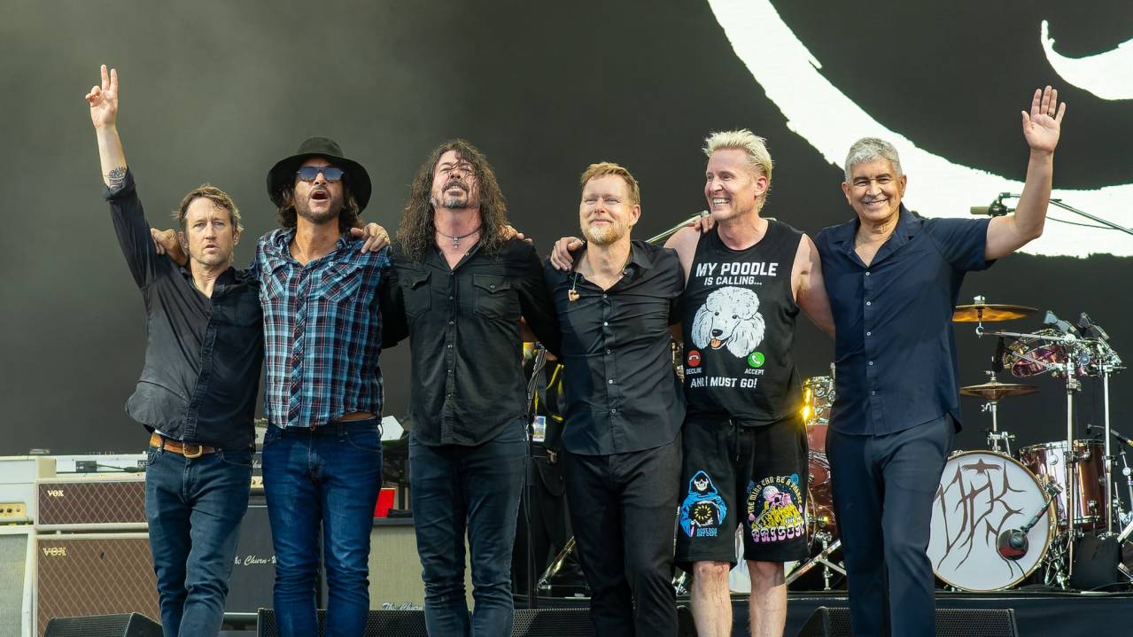 Foo Fighters bow at Glastonbury