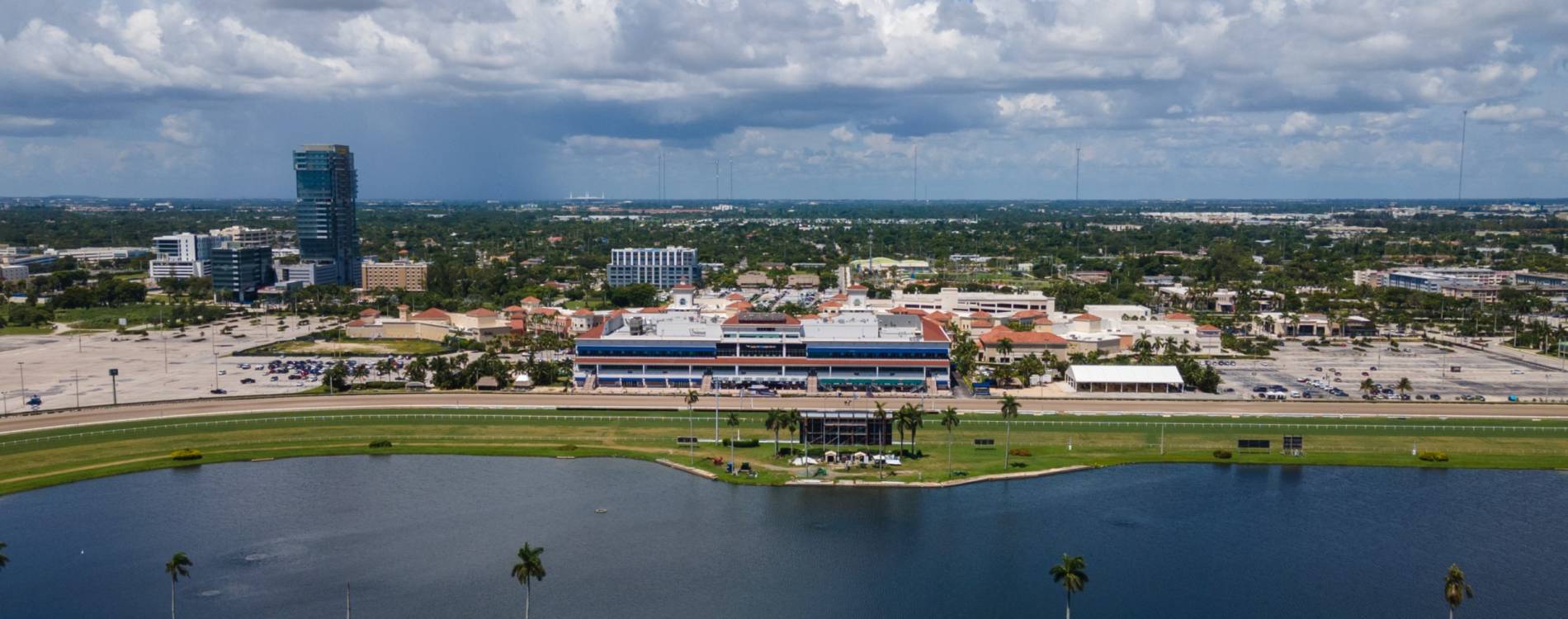 Gulfstream Park racecourse and surrounding neighbourhood from the air