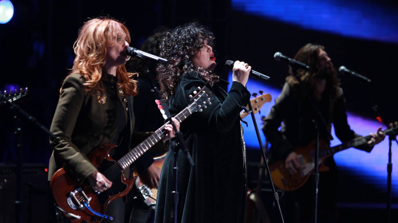 Heart performs for service members during the VH1 Divas Salute the Troops concert