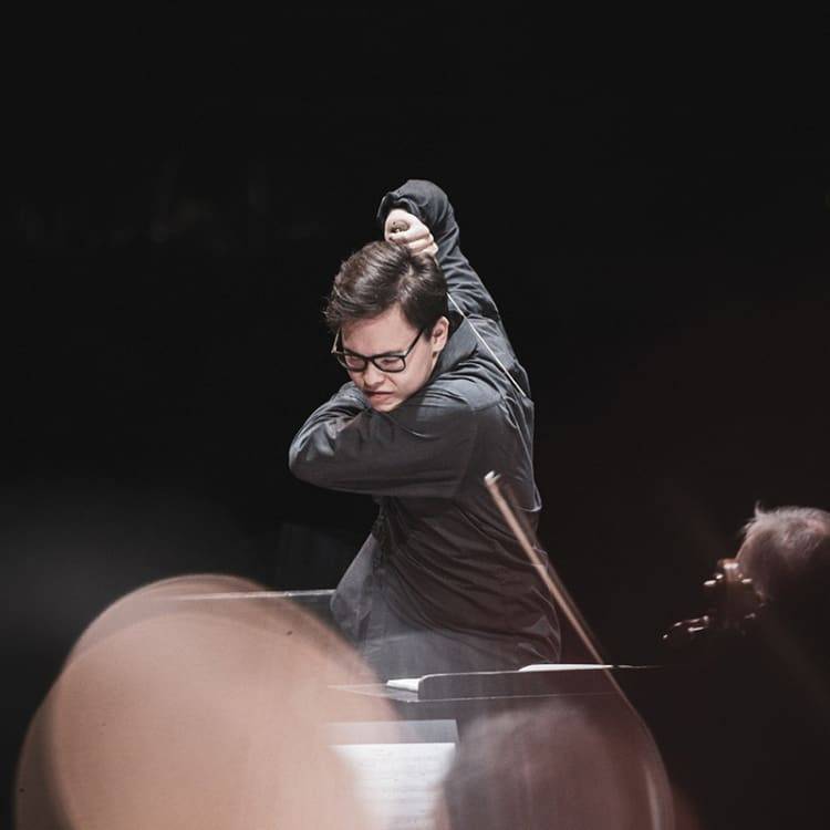 Hong Kong Philharmonic Orchestra mit Tarmo Peltokoski und Martin Helmchen