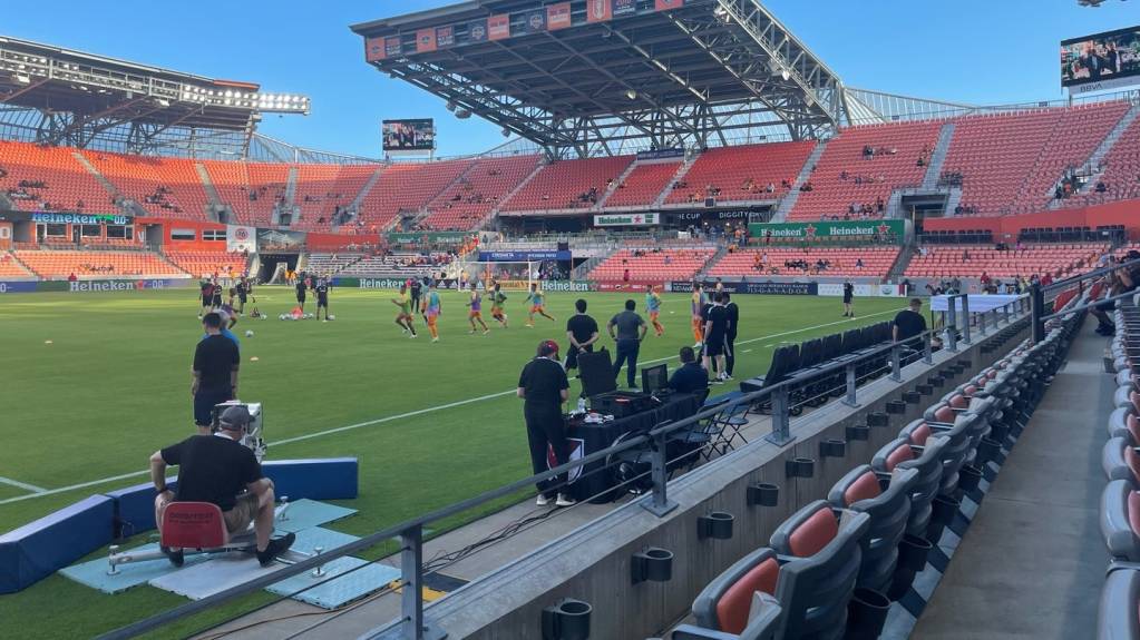 Houston Dynamo warming up
