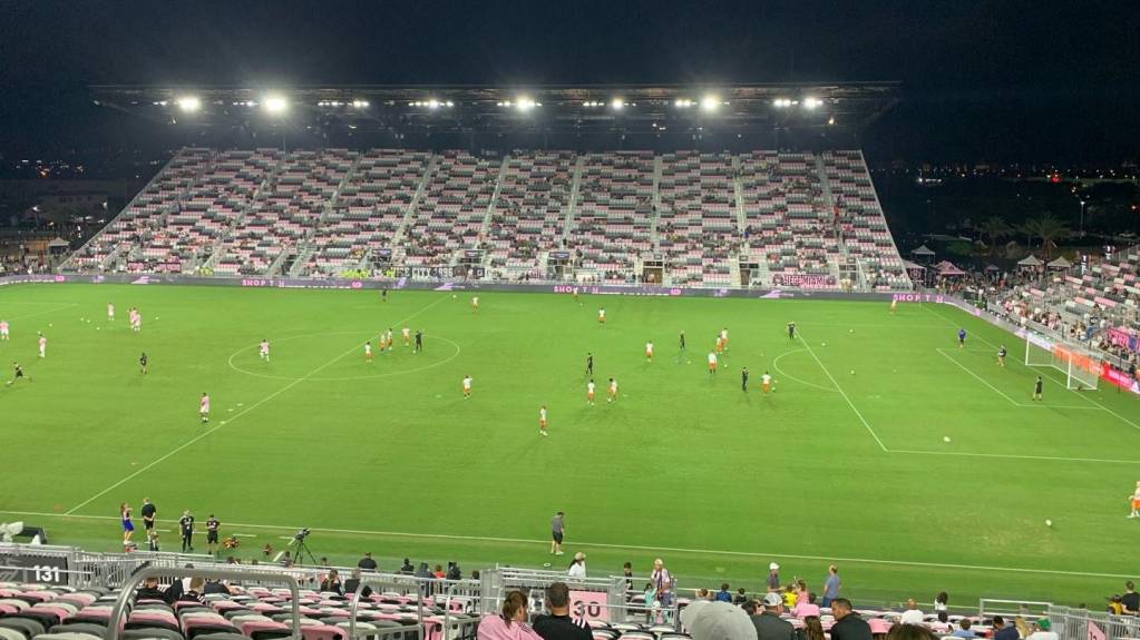 Inter Miami and FC Cincinnati warming up