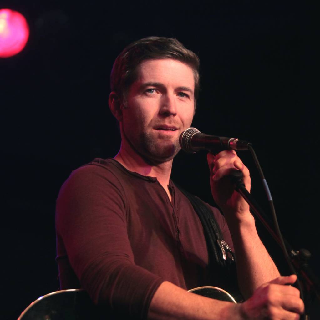 Josh Turner performing at Wooly's in Des Moines, Iowa