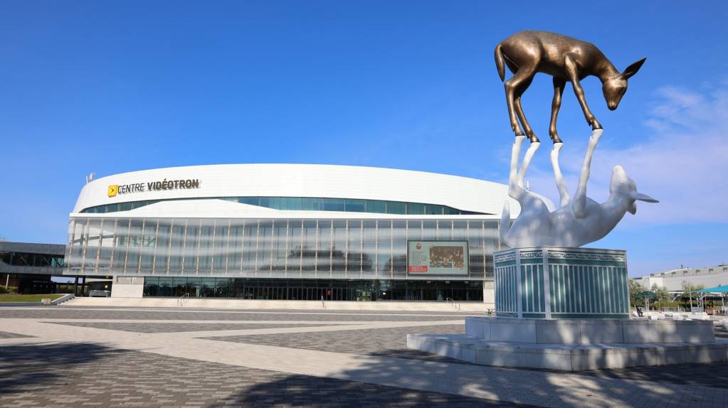 La Rencontre, the white-tailed deer statue outside Centre Vidéotron, is the largest cast bronze work in Canada