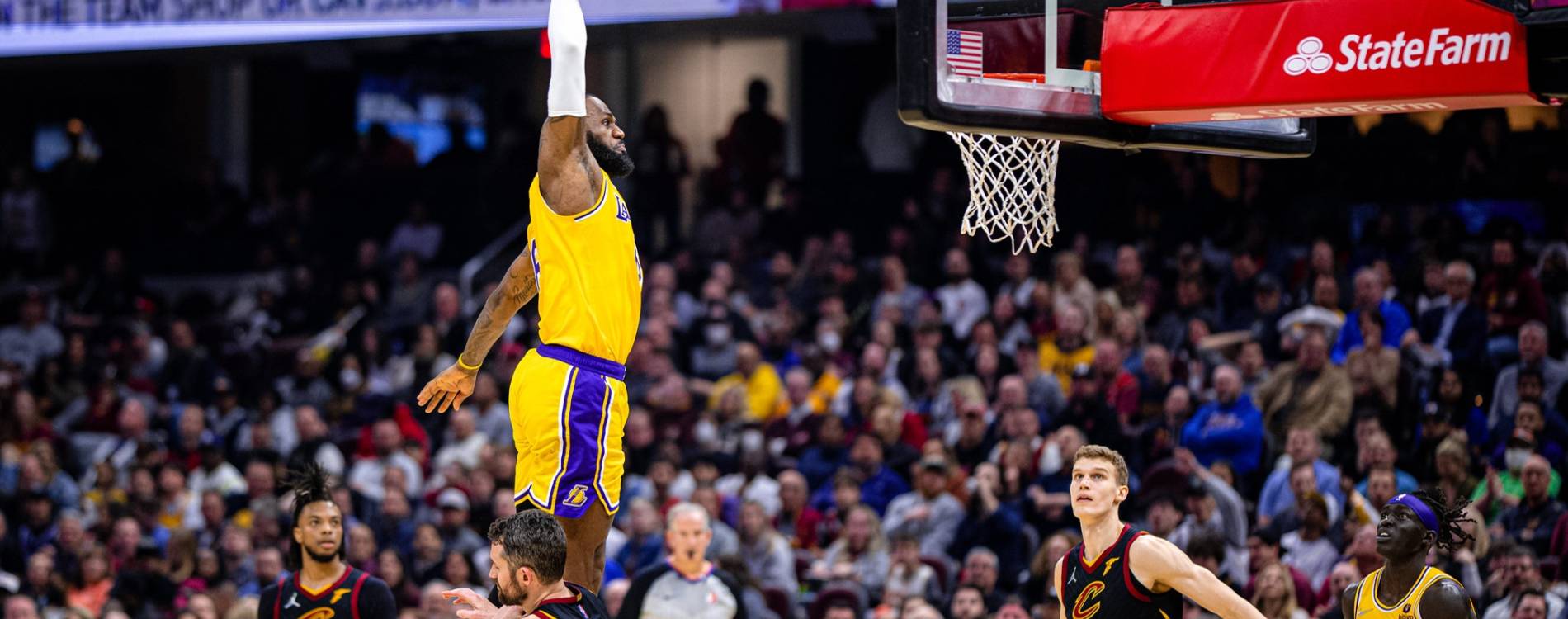 LeBron James dunks the ball for the Los Angeles Lakers
