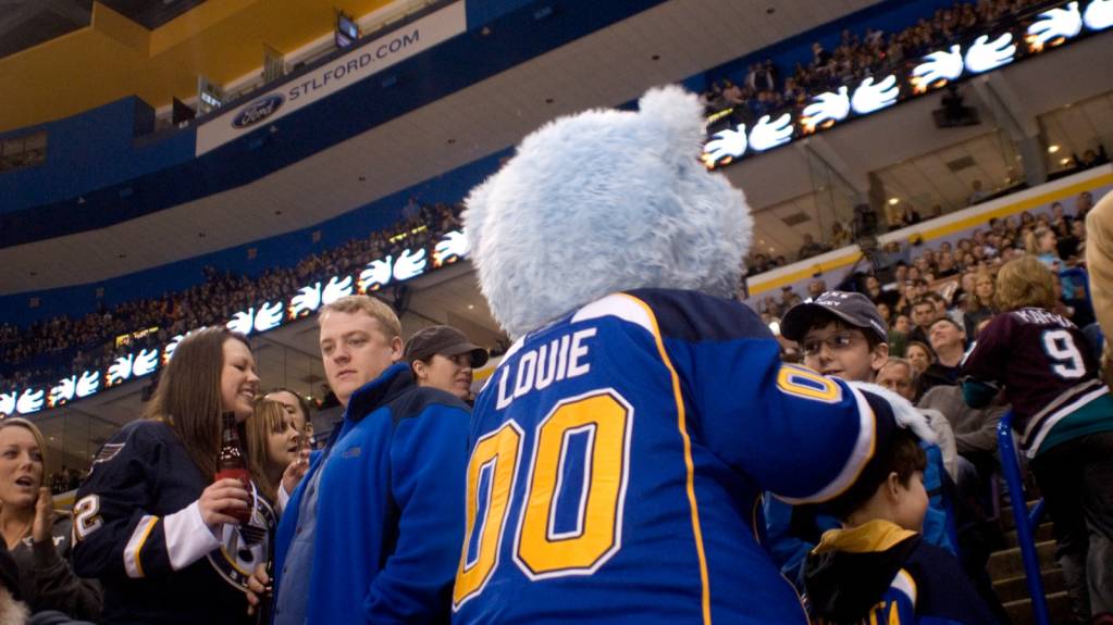 Louie gets amongst the fans