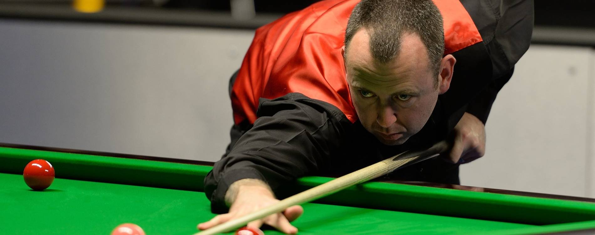 Mark Williams lines up a shot