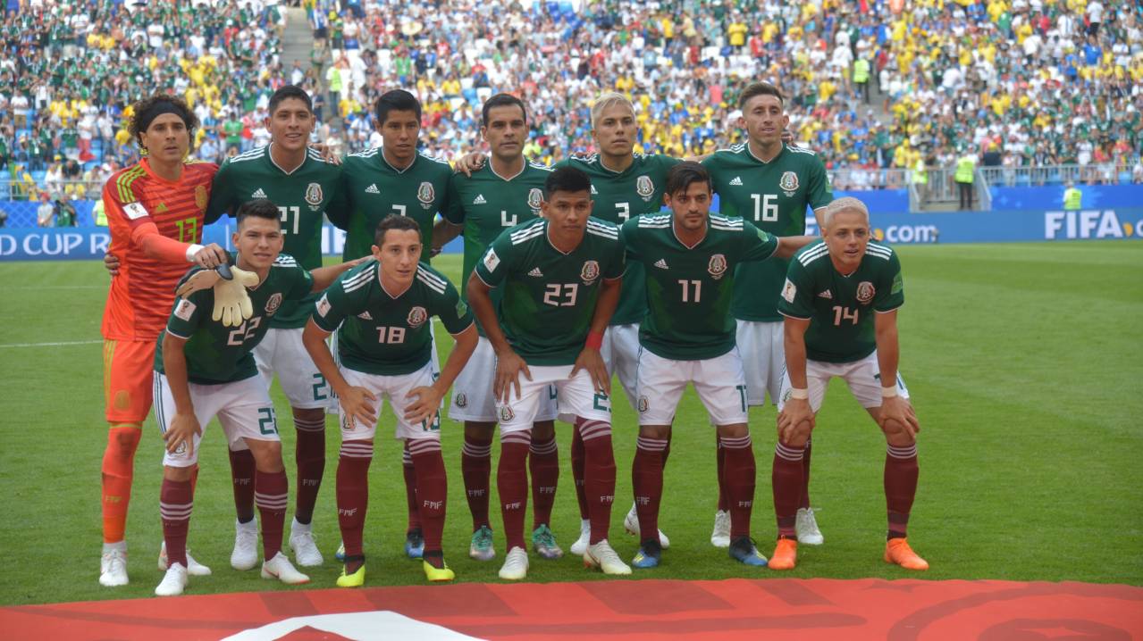 Mexico pose for a photo before a game