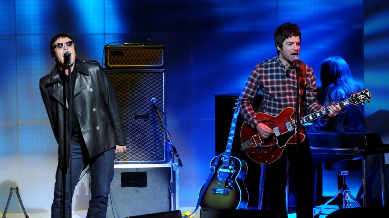 Oasis performing in Milan