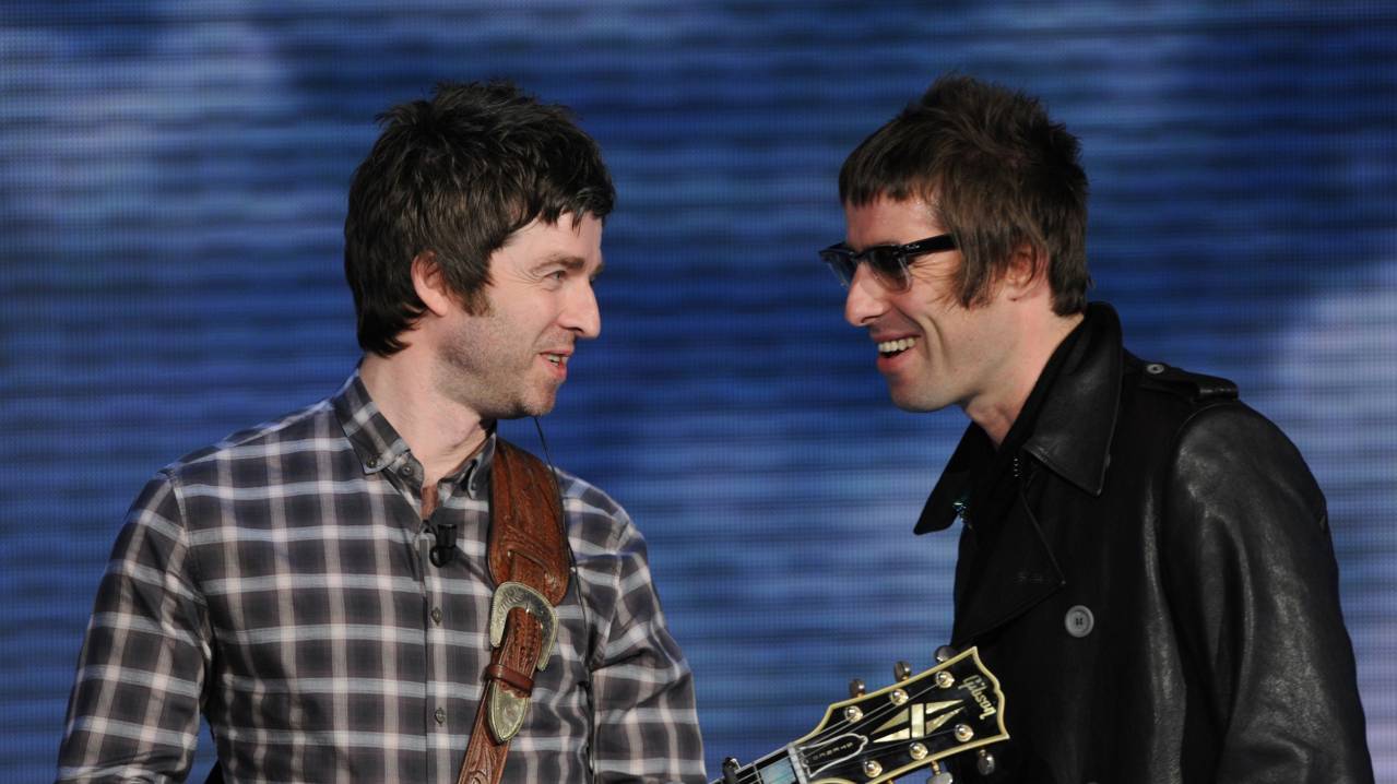 Oasis play in Milan