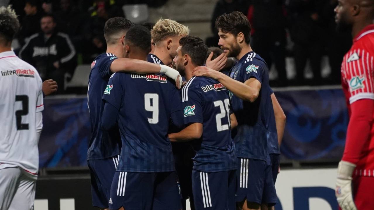 Paris FC playing Valencienne