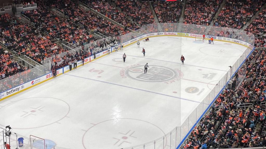 PCL Loge (Sections L1-L31) | Edmonton Oilers vs Los Angeles Kings | 1 ...