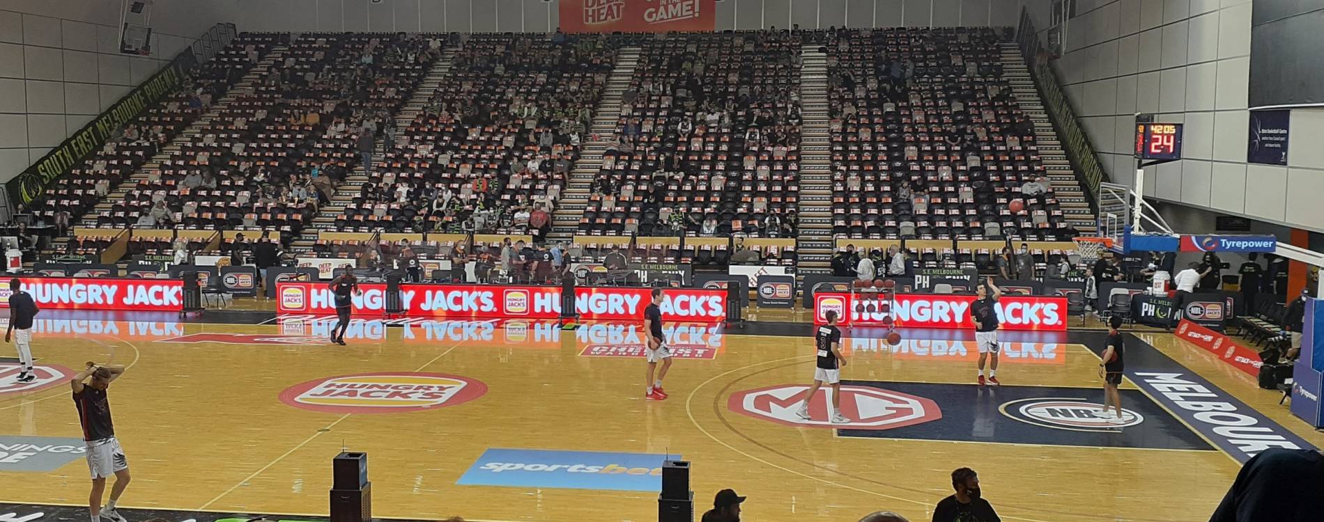 Players warm up ahead of a game between SE Melbourne Phoenix and the Illawarra Hawks
