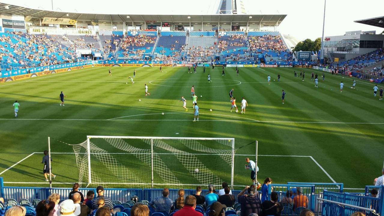 Players warm up ahead of CF Montreal v Sporting KC