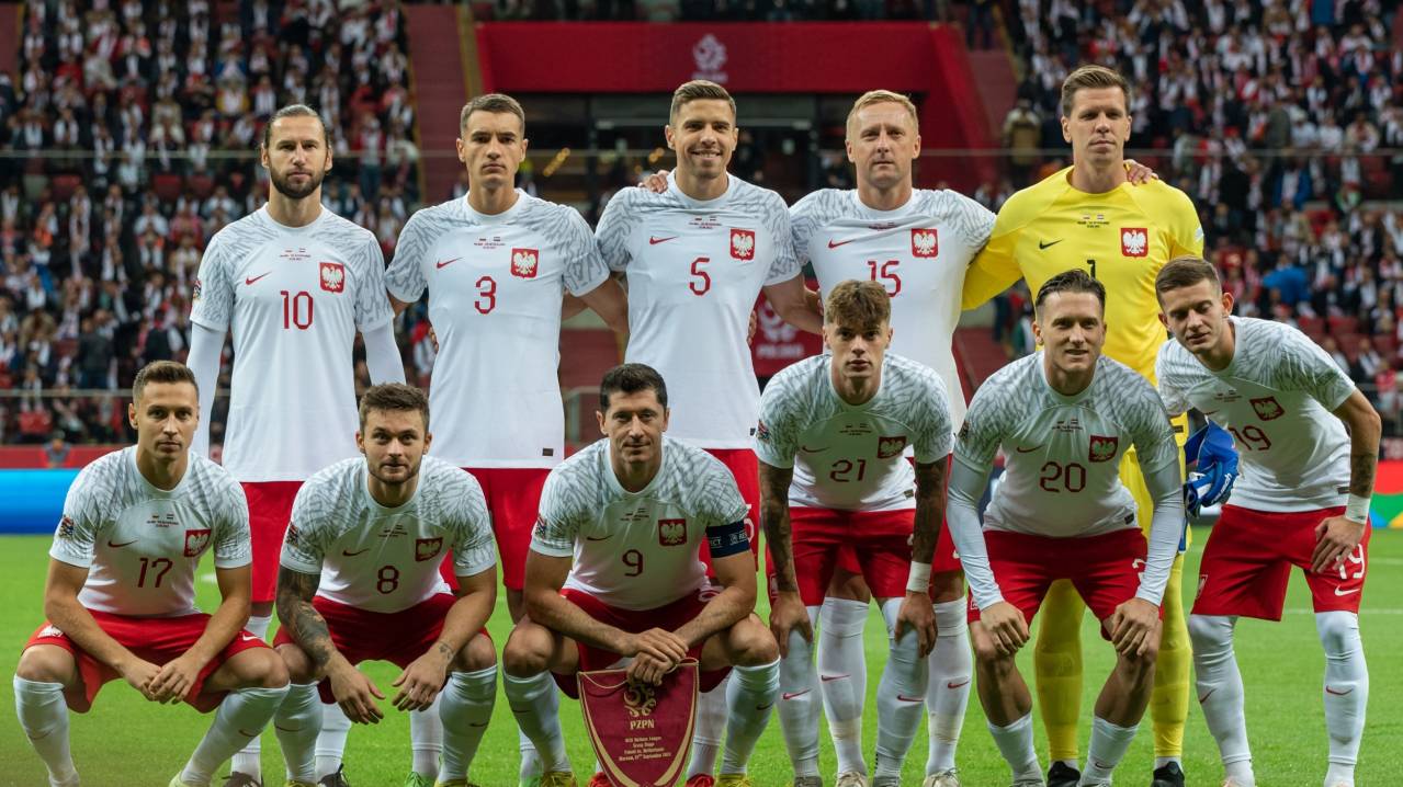 Poland pose for a photo before playing the Netherlands