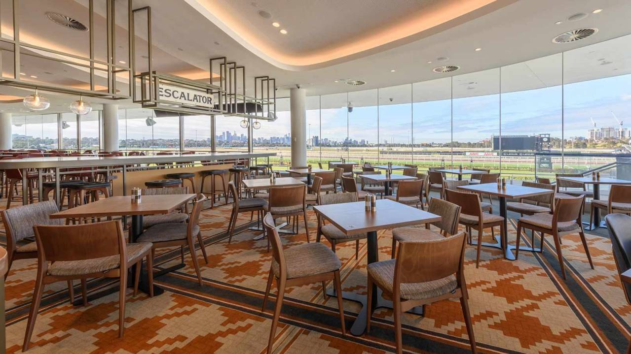 pom_vrc_the-members-bar2_web