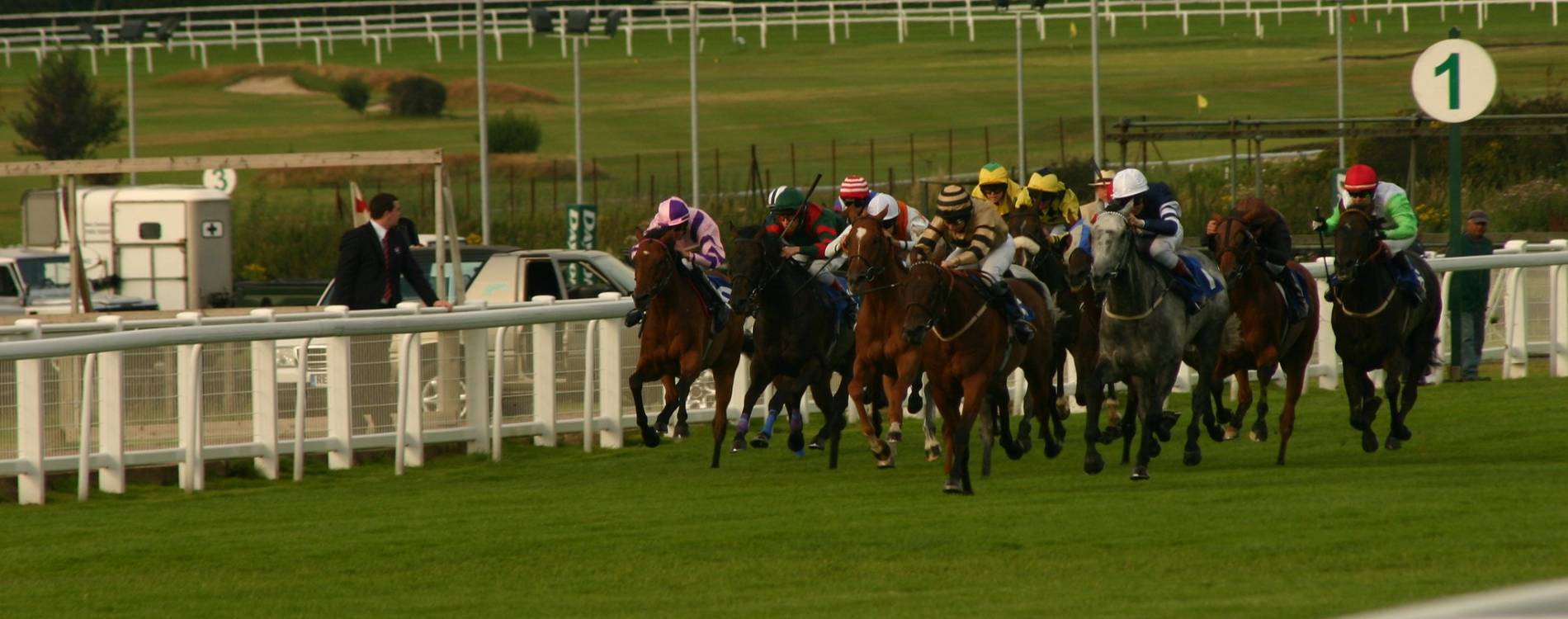 Racing at Sandown Park