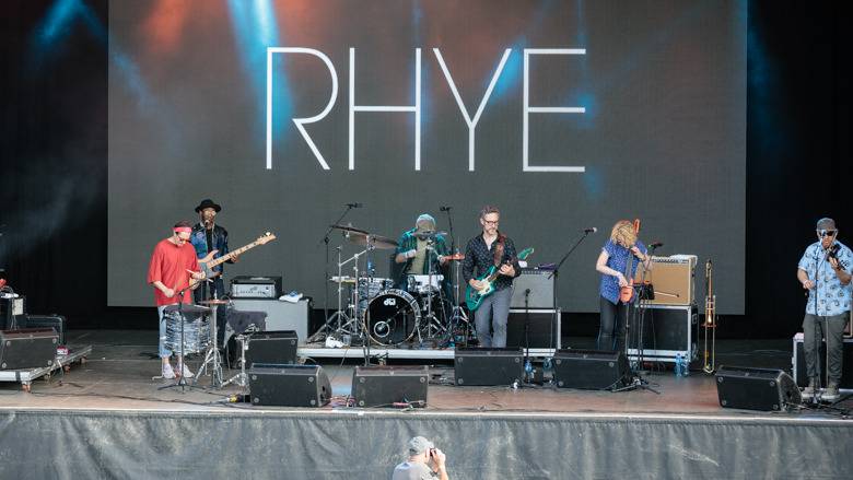 Rhye at the Vigeland stage in the Vigeland Park