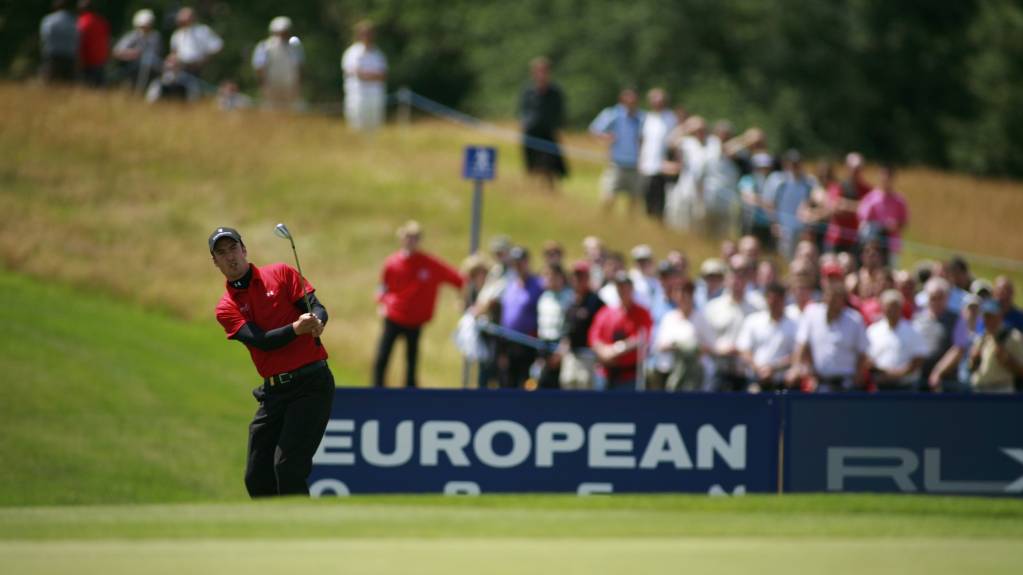 Ross Fisher chips onto the green at the European Open