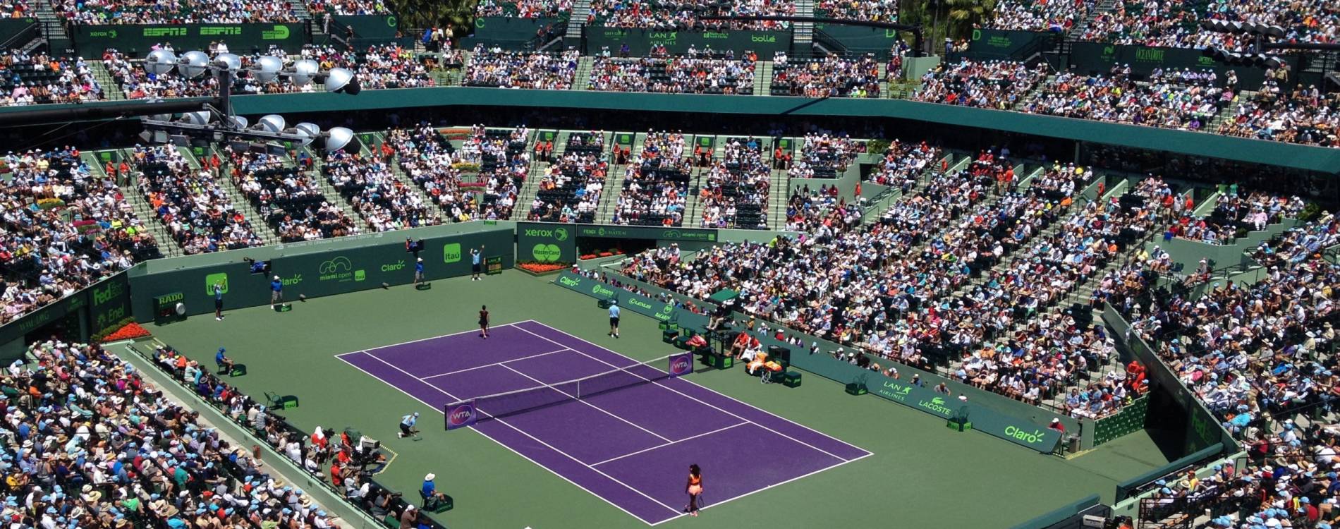 Serena Williams and Carla Suárez Navarro in action at the Miami Open