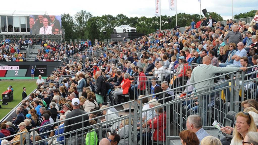 Sideline (Tribune C)