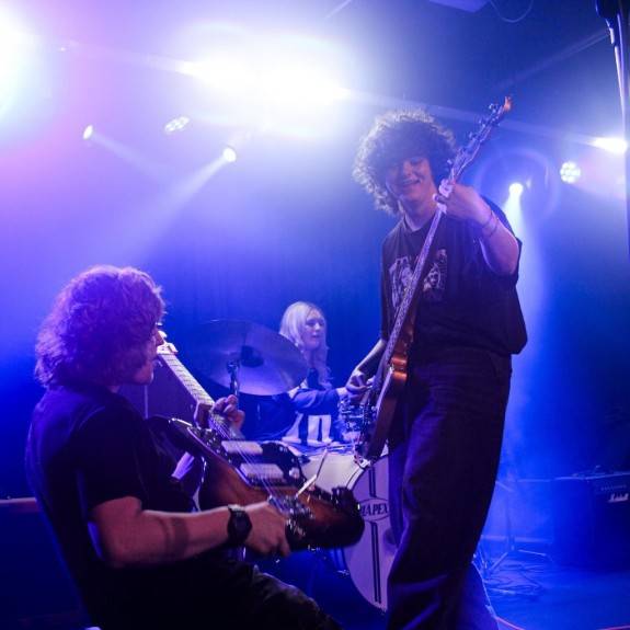 Snug Live Sessions w/Double Negative + Oscar Hartland + Sia Raw