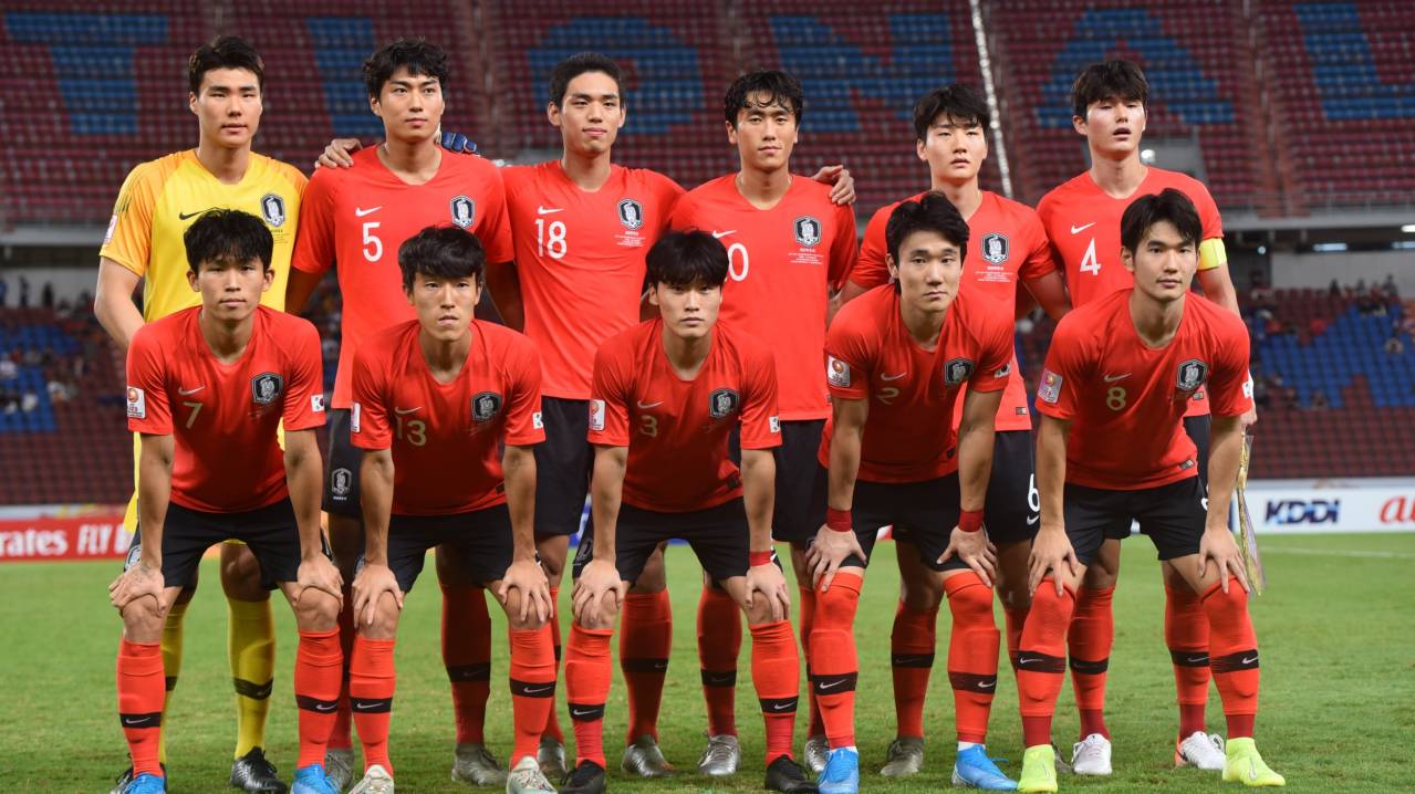 South Korea pose for a photo before a game