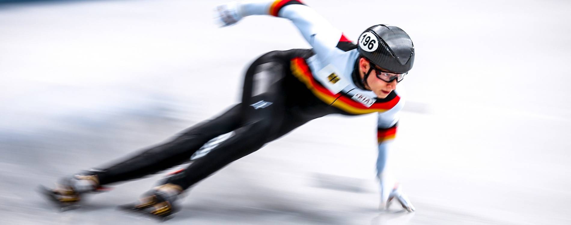 Speed Skating round the bend